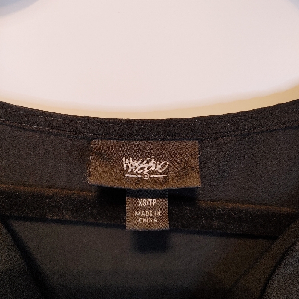 Mossimo v neckline sleeveless blouse - Picture 3 of 4